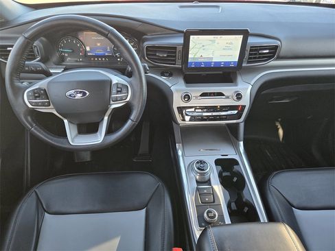 Used 2022 Ford Explorer XLT w/ Equipment Group 202A image 17