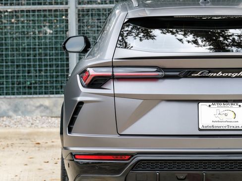 Used 2020 Lamborghini Urus image 50