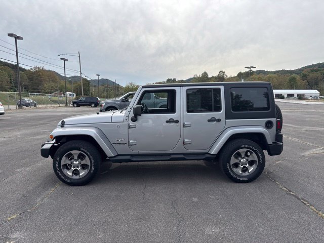 Used 2017 Jeep Wrangler Unlimited Sahara AWD/4WD image 5