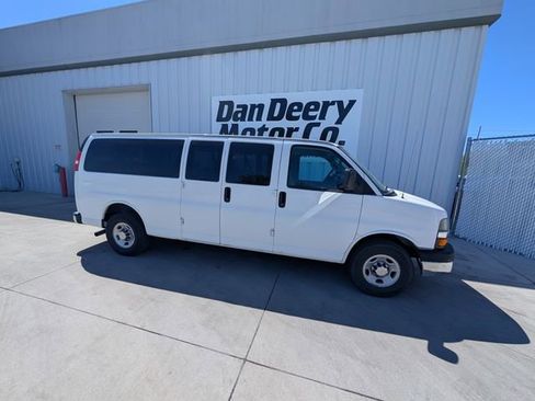 Used 2016 Chevrolet Express 3500 LT w/ LT Preferred Equipment Group RWD image 18