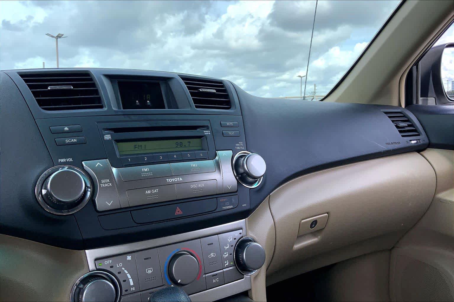 Used 2012 Toyota Highlander FWD image 34