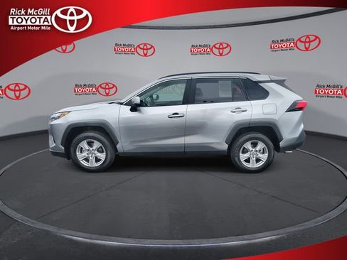 Used 2025 Toyota RAV4 XLE FWD image 5