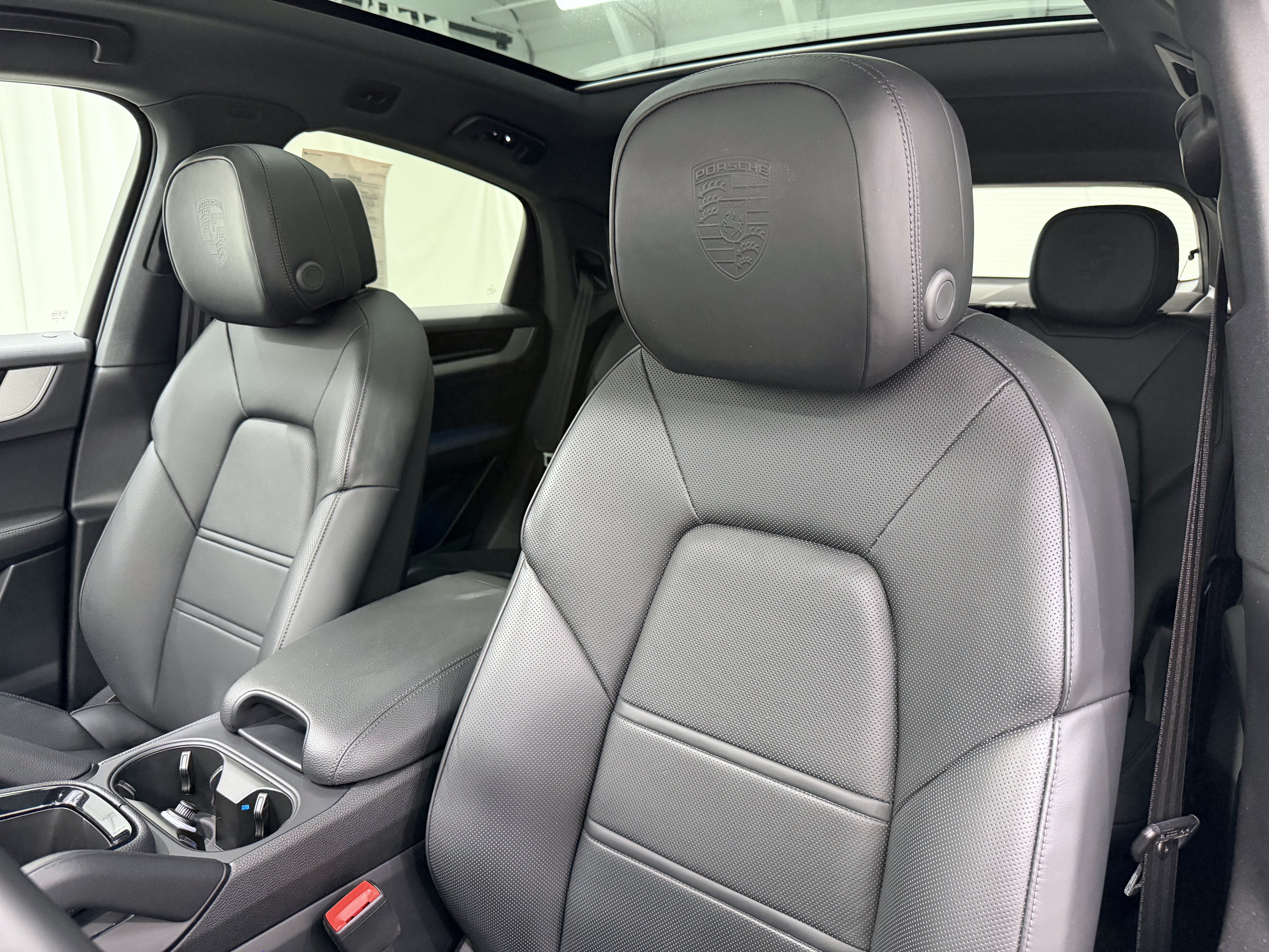 Certified 2024 Porsche Cayenne Coupe AWD/4WD image 5