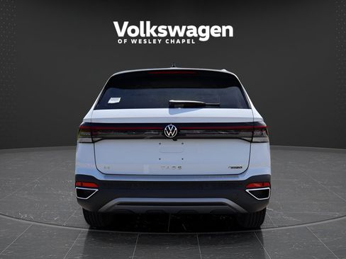 Used 2025 Volkswagen Taos SE AWD/4WD image 6