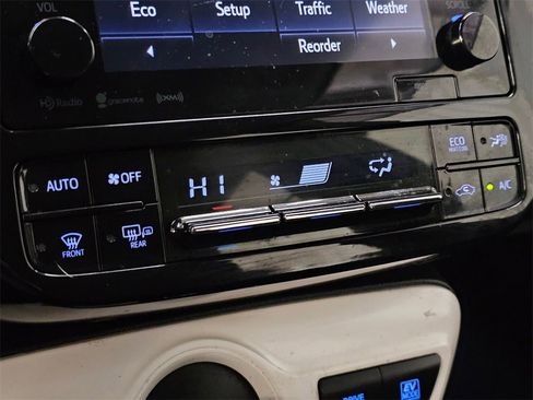 Used 2018 Toyota Prius Three image 29