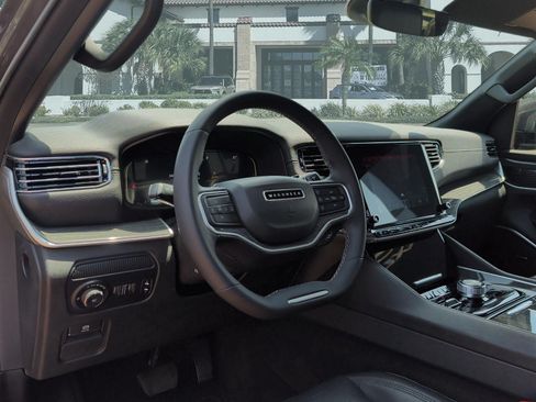 Used 2022 Jeep Wagoneer Series II AWD/4WD image 12
