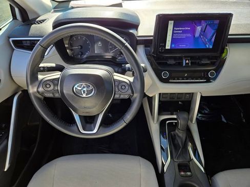 Certified 2025 Toyota Corolla Cross LE w/ Moonroof Package image 14