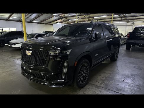 Used 2023 Cadillac Escalade ESV V w/ Heavy-Duty Trailer Package AWD/4WD image 2