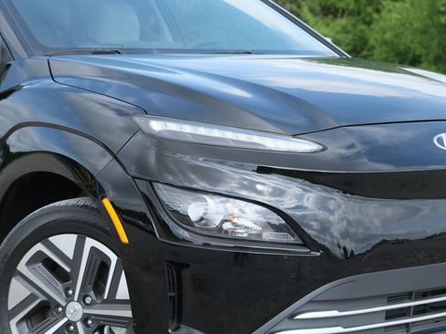 Used 2023 Hyundai Kona SE image 31