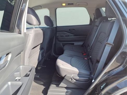 Used 2024 Nissan Pathfinder SV AWD/4WD image 17