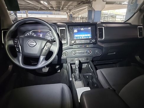 Used 2023 Nissan Frontier SV image 5