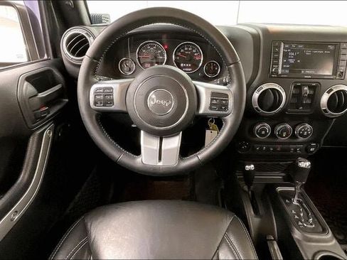 Used 2016 Jeep Wrangler Unlimited Rubicon AWD/4WD image 5