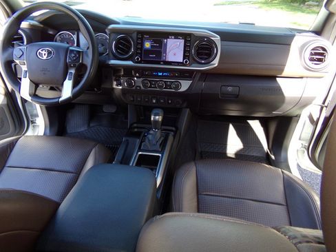 Used 2021 Toyota Tacoma Limited image 31