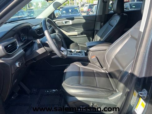 Used 2022 Ford Explorer XLT w/ Equipment Group 202A AWD/4WD image 9