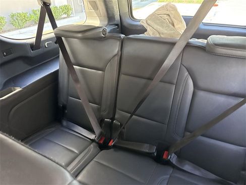 Used 2024 Chevrolet Suburban LT image 33