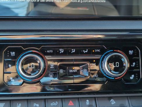 Used 2024 GMC Sierra 2500 AT4 w/ Technology Package AWD/4WD image 20