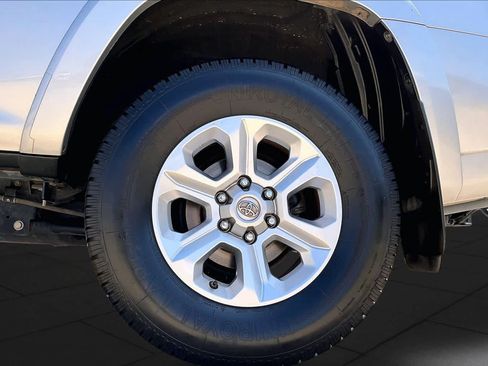 Used 2019 Toyota 4Runner SR5 AWD/4WD image 11