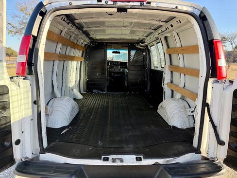 Used 2019 GMC Savana 2500 w/ Driver Convenience Package image 15