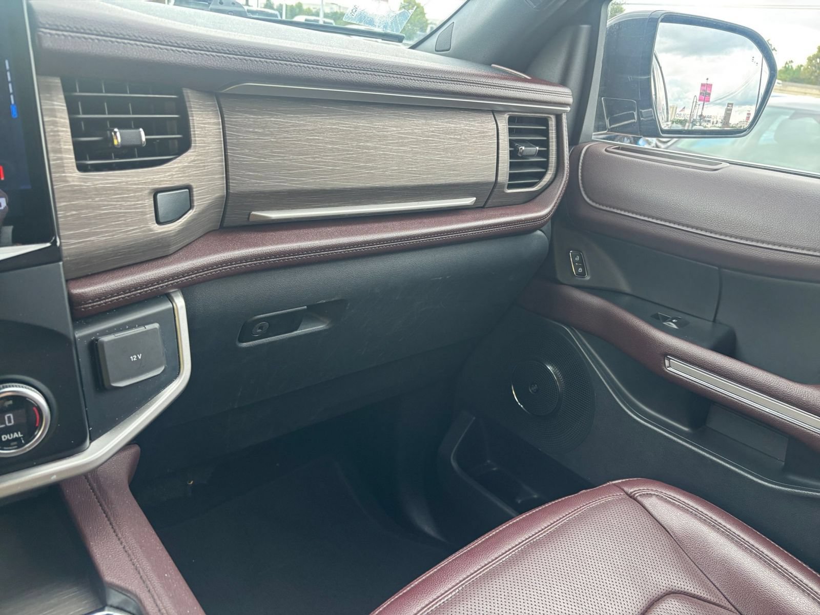 Used 2024 Ford Expedition Limited RWD image 39