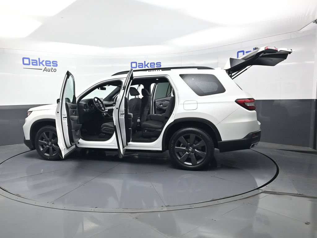 Used 2025 Honda Pilot Sport image 53