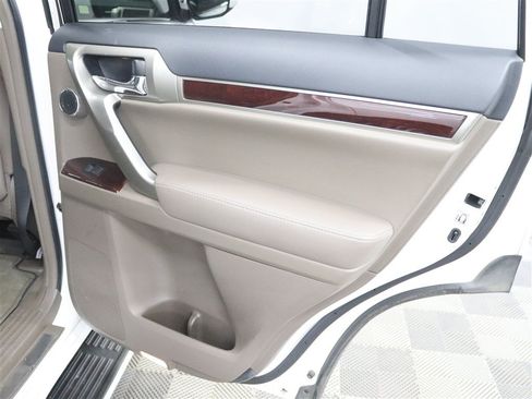 Used 2019 Lexus GX 460 Luxury AWD/4WD image 22