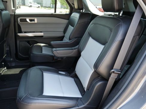 Used 2024 Ford Explorer XLT w/ Equipment Group 202A AWD/4WD image 17