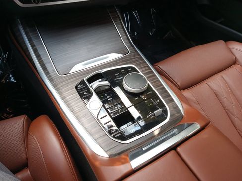 Used 2024 BMW X7 M60i w/ Climate Comfort Package AWD/4WD image 20