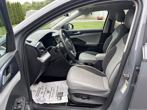 Used 2023 Volkswagen Taos SE w/ Panoramic Sunroof Package AWD/4WD image 13