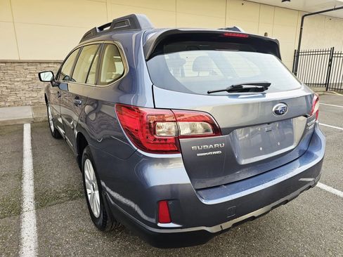 Used 2017 Subaru Outback 2.5i AWD/4WD image 3