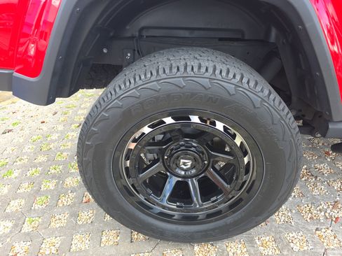 Used 2021 Jeep Gladiator Willys image 8