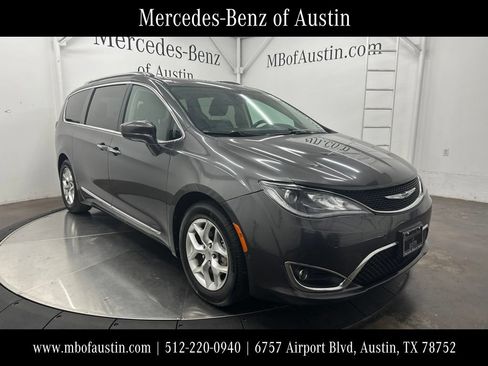 Used 2018 Chrysler Pacifica Touring-L Plus w/ Advanced Safetytec Group FWD image 1