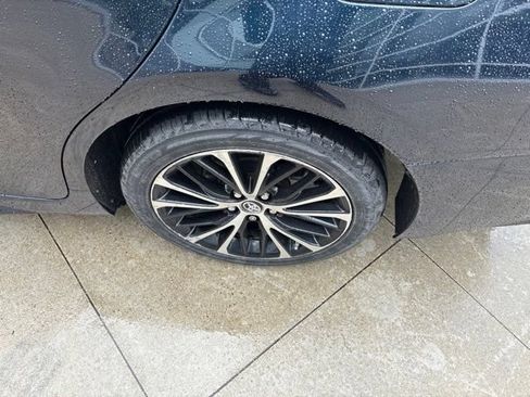 Used 2018 Toyota Camry SE FWD image 12