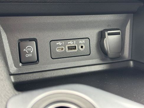 Used 2025 Nissan Sentra SV FWD image 18
