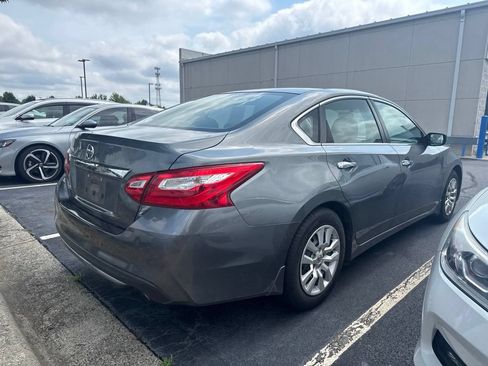 Used 2016 Nissan Altima 2.5 S w/ Power Driver Seat Package FWD image 4