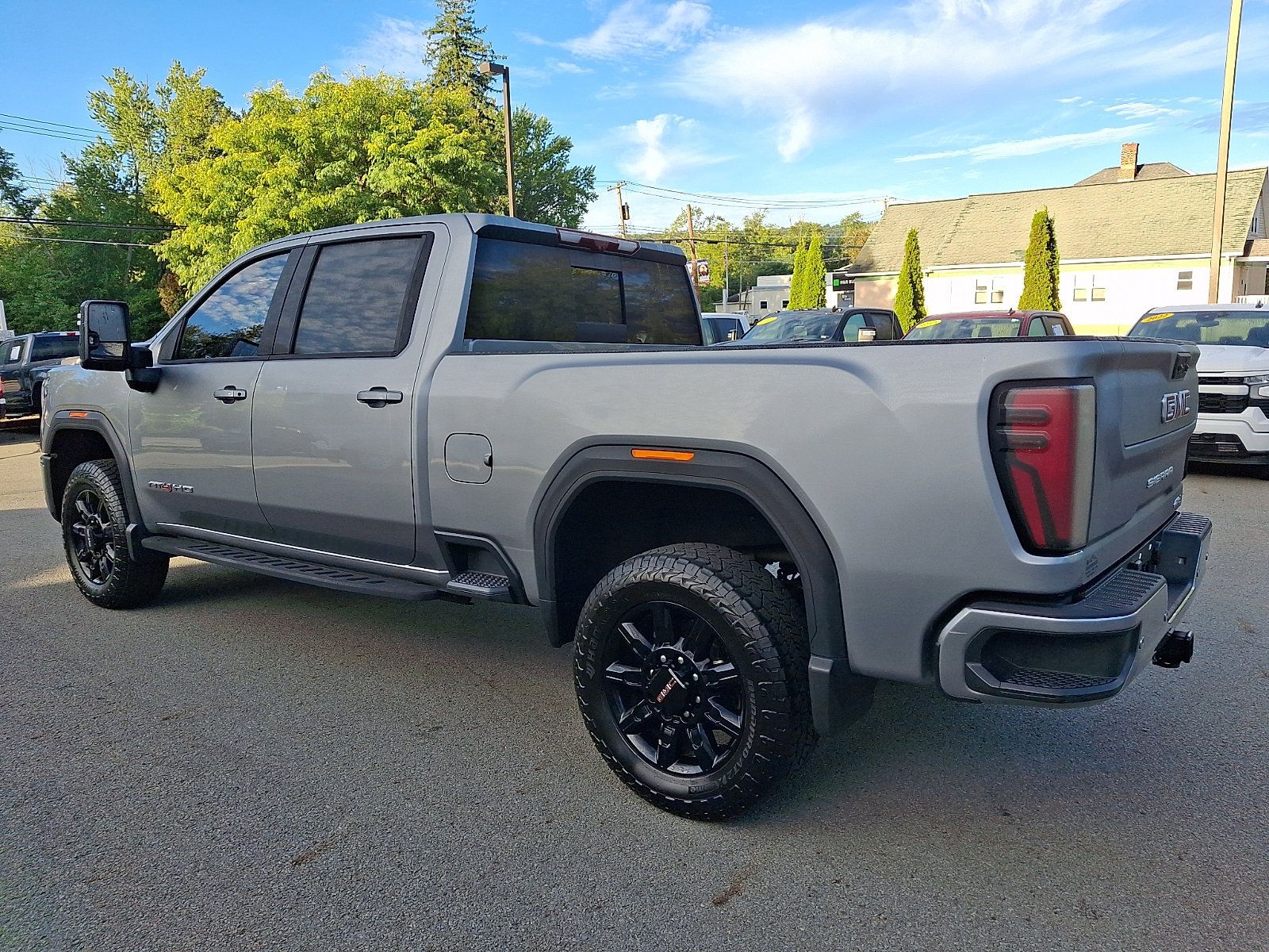 Used 2024 GMC Sierra 2500 AT4 w/ AT4 Premium Plus Package AWD/4WD image 4