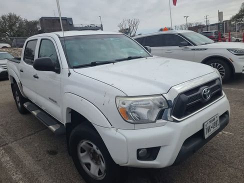 Used 2015 Toyota Tacoma PreRunner image 2