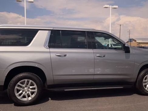 Used 2024 Chevrolet Suburban LT AWD/4WD image 2