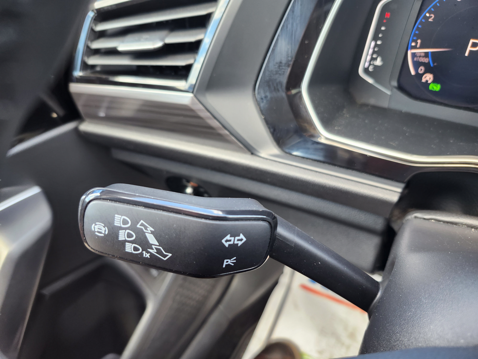 Used 2024 Volkswagen Jetta SEL FWD image 16