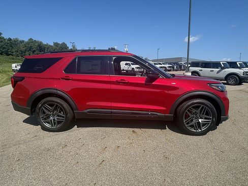 New 2026 Ford Explorer ST-Line w/ ST-Line Street Pack AWD/4WD image 6