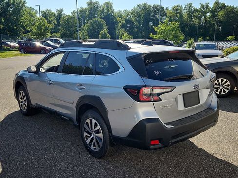 Used 2025 Subaru Outback Premium AWD/4WD image 4