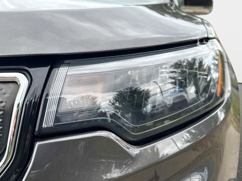 Used 2022 Jeep Compass Limited image 10