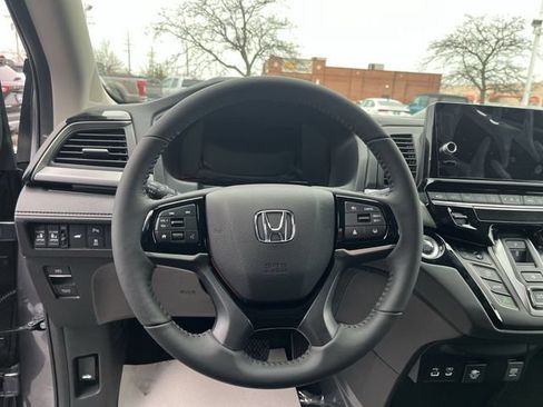 New 2026 Honda Odyssey Touring image 13
