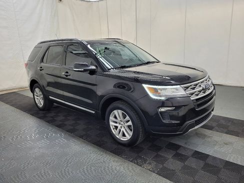 Used 2018 Ford Explorer XLT w/ Equipment Group 202A image 11