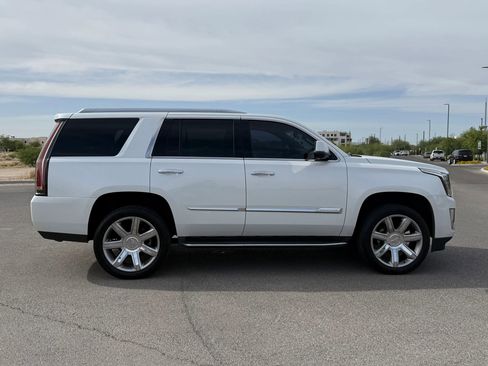 Used 2016 Cadillac Escalade Luxury RWD image 6