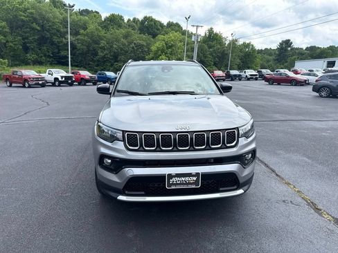 Used 2024 Jeep Compass Limited AWD/4WD image 3