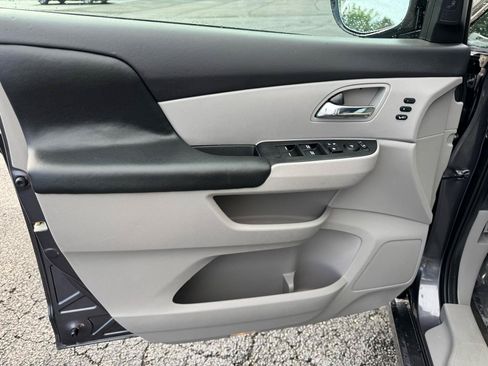 Used 2016 Honda Odyssey Touring Elite image 13