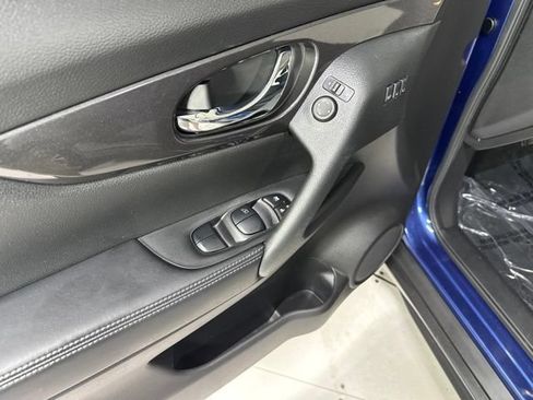 Used 2020 Nissan Rogue SV w/ Premium Package AWD/4WD image 12