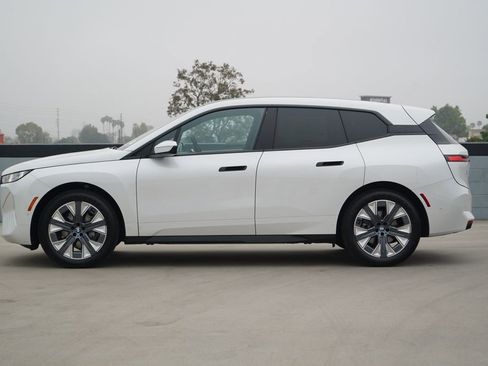 New 2026 BMW iX xDrive45 image 4