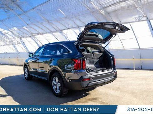 Used 2023 Kia Sorento LX image 29