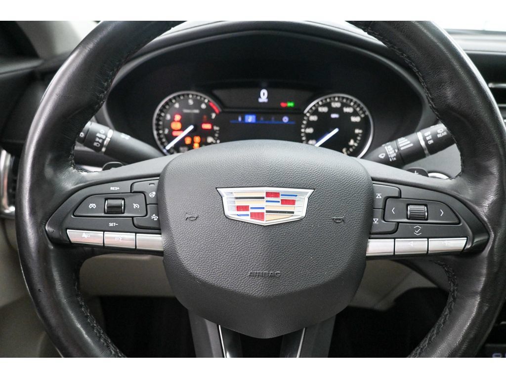 Used 2020 Cadillac XT4 Luxury w/ Cold Weather Package AWD/4WD image 14